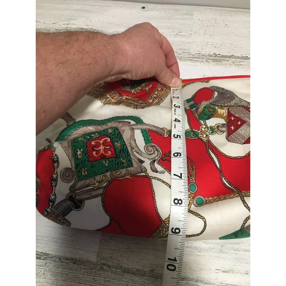 Cosmetic accessories bags set of three red white green plastic type interior zip